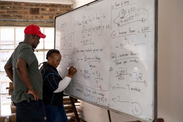 AFP/ROBERTA CIUCCIO/Sekolah Pendidikan Energi Terbarukan di Afrika Selatan (Sumber: Detik.com)